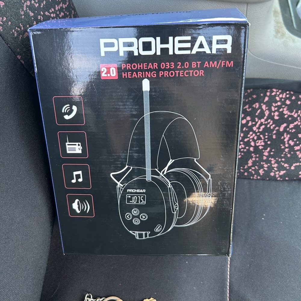 Bluetooth and radio compatabile yardwork headphones